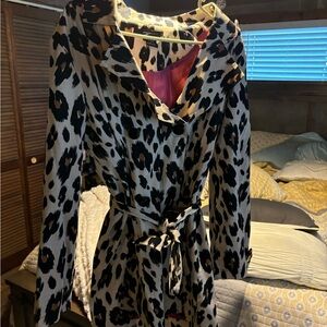 Short trench coat. It has never been worn. I liked the hot pink lining